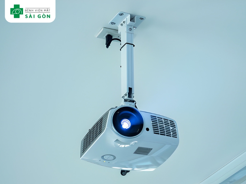 Máy phóng to hình ảnh, chữ cái hỗ trợ người khiếm thị