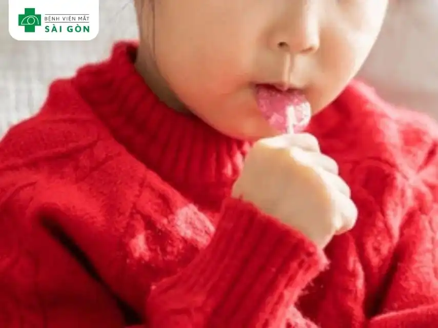 Vì sao trẻ em dễ bị lẹo mắt