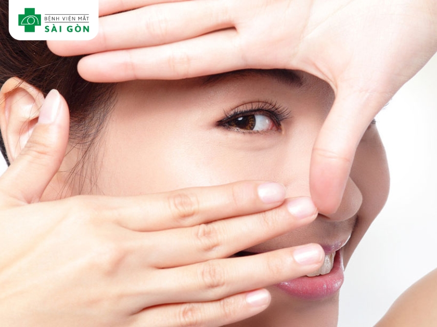 Vitamin A hỗ trợ thị lực, giảm khô mắt, bảo vệ giác mạc.