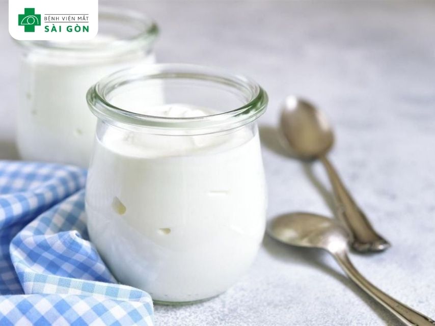 Sữa chua giàu vitamin B2, B12