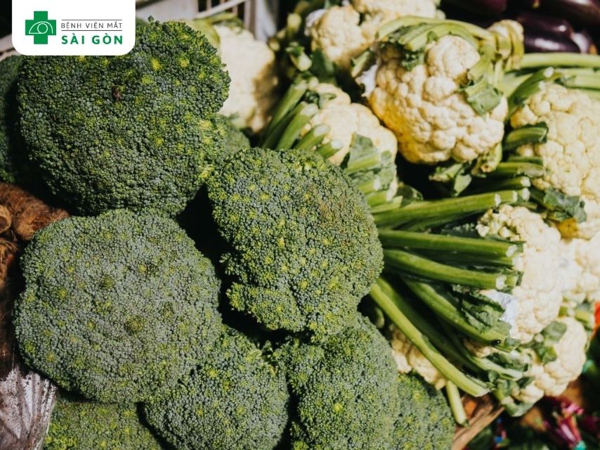 Rau bina và bông cải xanh cung cấp riboflavin