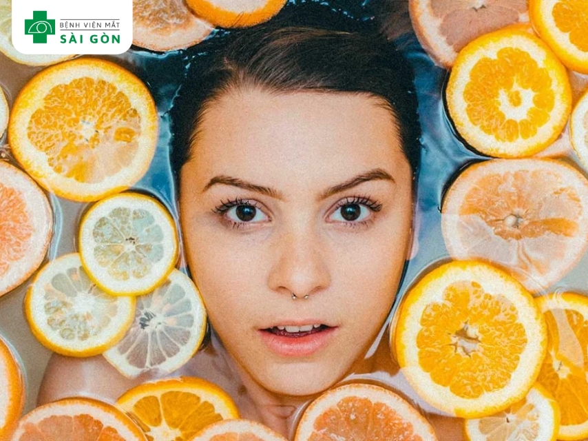 Thực phẩm giàu Vitamin C hỗ trợ chống oxy hóa.