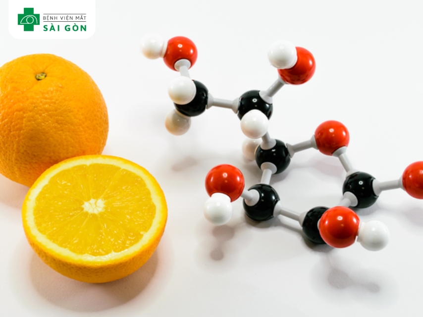 Vitamin C giúp hấp thu sắt, giảm nguy cơ thiếu máu.