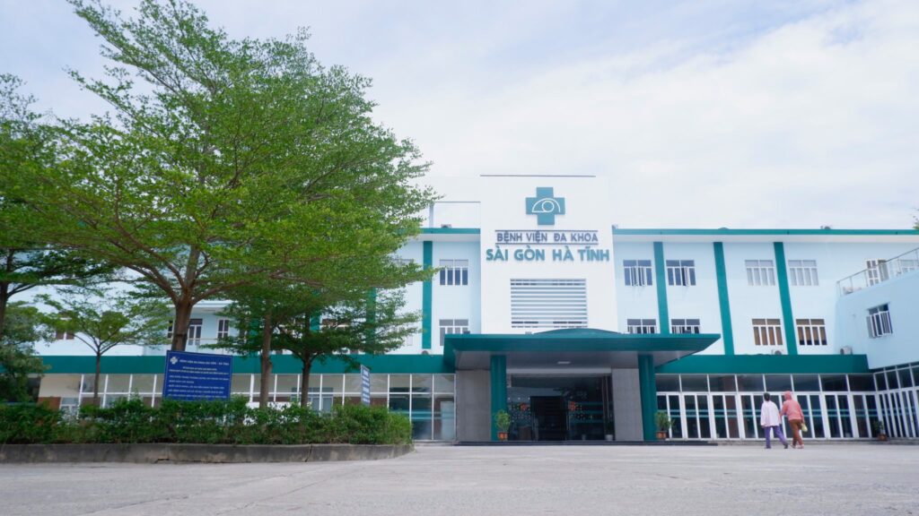 Bệnh viện đa khoa Sài Gòn Hà Tĩnh là địa chỉ tin cậy cho dịch vụ chăm sóc sức khỏe toàn diện tại miền Trung. Với đội ngũ y bác sĩ có kinh nghiệm và trang thiết bị y tế hiện đại, bạn sẽ được chăm sóc một cách tận tâm và chuyên nghiệp.